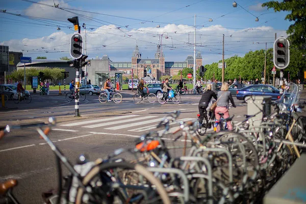 Holandia | Popularnym środkiem transportu są w Amsterdamie rowery Holandia | Popularnym środkiem transportu są w Amsterdamie rowery