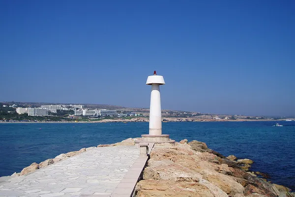 Cypr | Ayia Napa to dawna wioska rybacka położona około 40km na wschód od Larnaki Cypr | Ayia Napa to dawna wioska rybacka położona około 40km na wschód od Larnaki