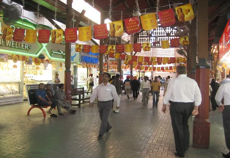 Dubaj | Kolorowy, tętniący życiem dubajski bazar
