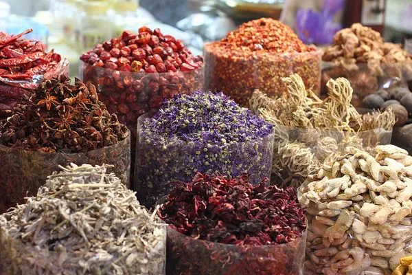 Dubaj | Aromatyczne przyprawy znajdziemy na suku z przyprawami Dubaj | Aromatyczne przyprawy znajdziemy na suku z przyprawami