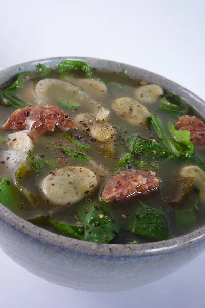 Portugalia | Caldo verde przyrządza się z warzyw, głównie ziemniaków i kapusty lub jarmużu