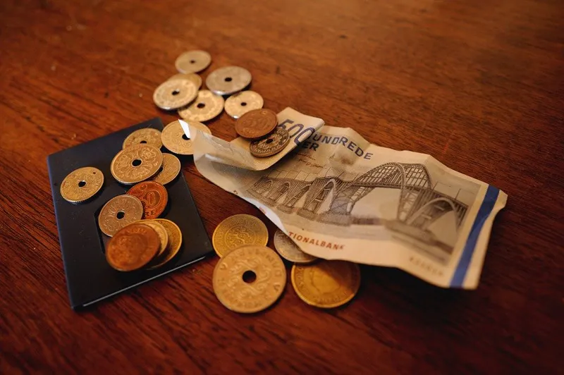 Dania | Banknoty korony duńskiej występują w 5 nominałach: 50, 100, 200, 500 i 1000 koron