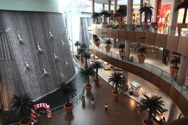 Dubaj | Na terenie centrum Dubai Mall znajduje się ponad 1200 sklepów Dubaj | Na terenie centrum Dubai Mall znajduje się ponad 1200 sklepów