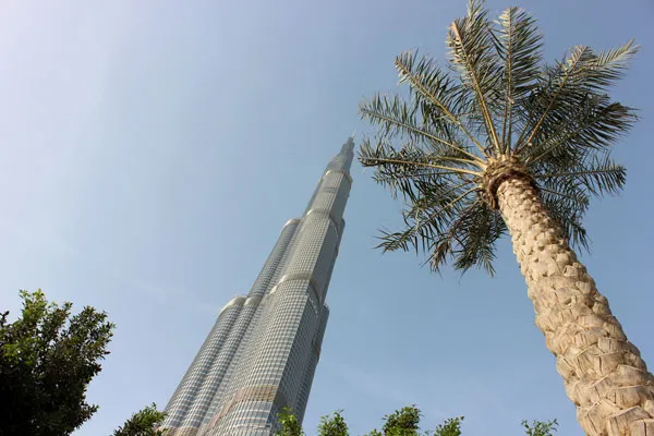 Dubaj | Stolicą i największym miastem emiratu jest Dubaj, w skład terytorium należącego do emiratu wchodzi również enklawa Hatta Dubaj | Stolicą i największym miastem emiratu jest Dubaj, w skład terytorium należącego do emiratu wchodzi również enklawa Hatta