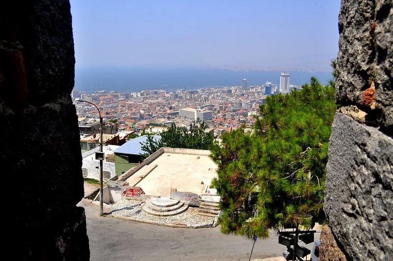 Turcja | Panorama Izmiru widziana z ruin zamku w Kadifekale