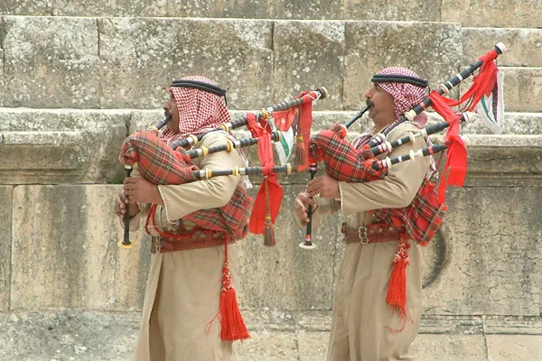 Jordania | Arabscy muzycy w Jerash Jordania | Arabscy muzycy w Jerash