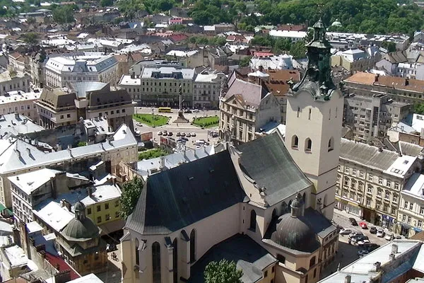 Ukraina | Kaplica Boimów na lwowskiej starówce (w lewym dolnym rogu zdjęcia) Ukraina | Kaplica Boimów na lwowskiej starówce (w lewym dolnym rogu zdjęcia)