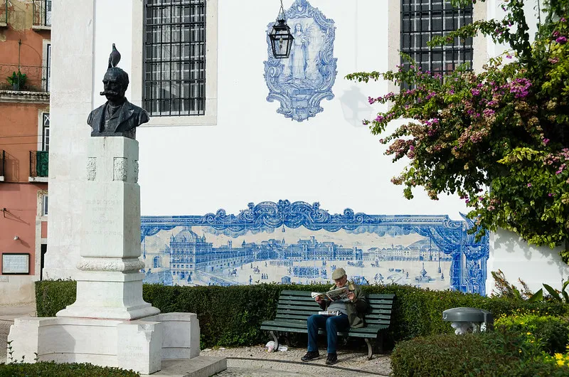 Portugalia - Lizbona | Alfama - ozdobne płytki azulejos z kościoła Miradouro da Santa Luzia Portugalia - Lizbona | Alfama - ozdobne płytki azulejos z kościoła Miradouro da Santa Luzia