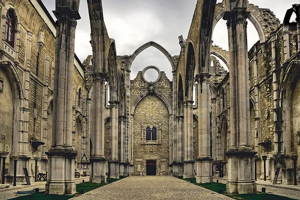 Portugalia - Lizbona | Bairro Alto - klasztor Convento do Carmo Portugalia - Lizbona | Bairro Alto - klasztor Convento do Carmo