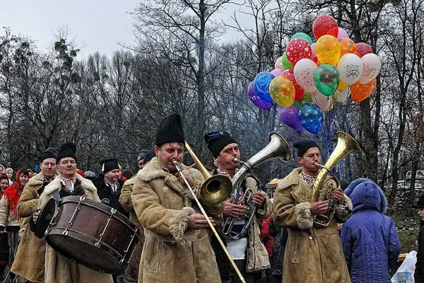 Ukraina | Malanka to teatralizowana impreza popularna w wielu wsiach Bukowiny Ukraina | Malanka to teatralizowana impreza popularna w wielu wsiach Bukowiny