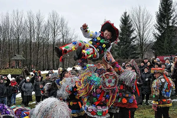 Ukraina | Bukowińska Malanka to święto barwne i radosne Ukraina | Bukowińska Malanka to święto barwne i radosne