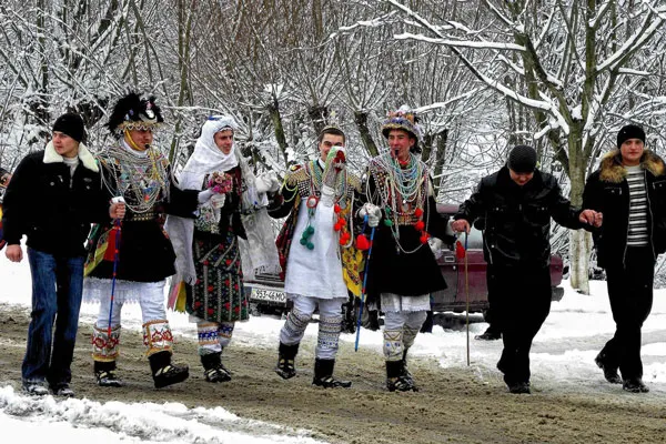 Ukraina | W Nowy Rok na Ukrainie odgrywane są scenki zaślubin urodziwej Malanki i zacnego Wasyla Ukraina | W Nowy Rok na Ukrainie odgrywane są scenki zaślubin urodziwej Malanki i zacnego Wasyla