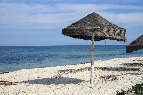 Tunezja | Plaże Marsa al-Katawi należą do najpiękniejszych w okolicy