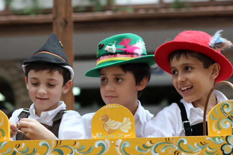 Niemcy | Oktoberfest to coś więcej niż piwna uczta, do udziału w festiwalu coraz częściej zachęcane są także rodziny z dziećmi oraz seniorzy