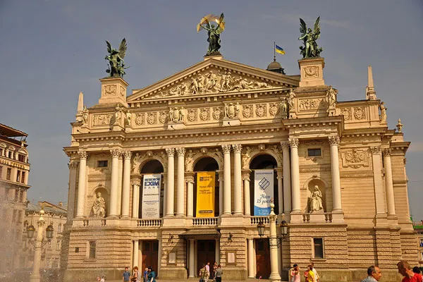 Ukraina | Widownia Lwowskiego Teatru Opery i Baletu może pomieścić 1200 osób