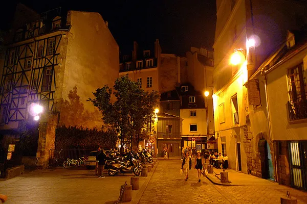 Francja | Paryskie uliczki nocą