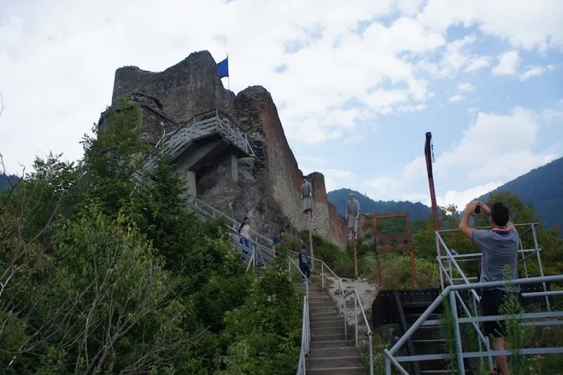 Rumunia | Zamek Poenari – prawdziwa (choć nieco mniej efektowna) siedziba Drakuli Rumunia | Zamek Poenari – prawdziwa (choć nieco mniej efektowna) siedziba Drakuli