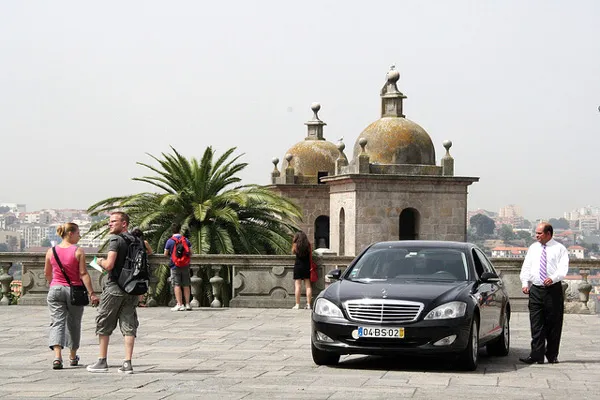 Portugalia | Porto - parking pod palmami