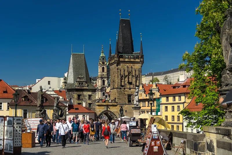 Praga | Pragę zamieszkuje ponad milion dwieście tysięcy mieszkańców Praga | Pragę zamieszkuje ponad milion dwieście tysięcy mieszkańców