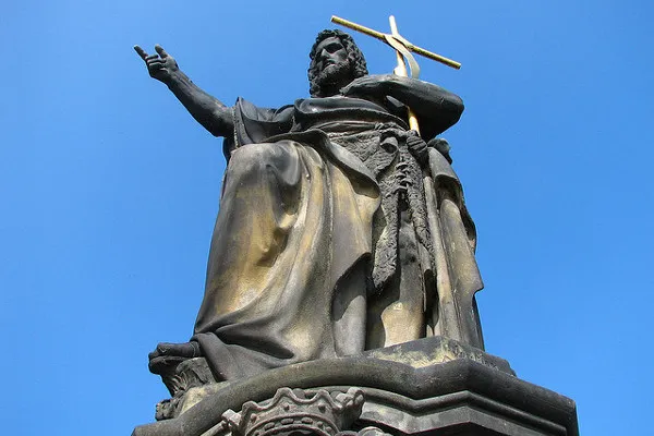 Praga | Jeden z pomników na moście Karola