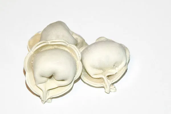 Rosja | Rosyjskie pierożki z mięsnym farszem (pelmeni) chętnie spożywane na co dzień i od święta