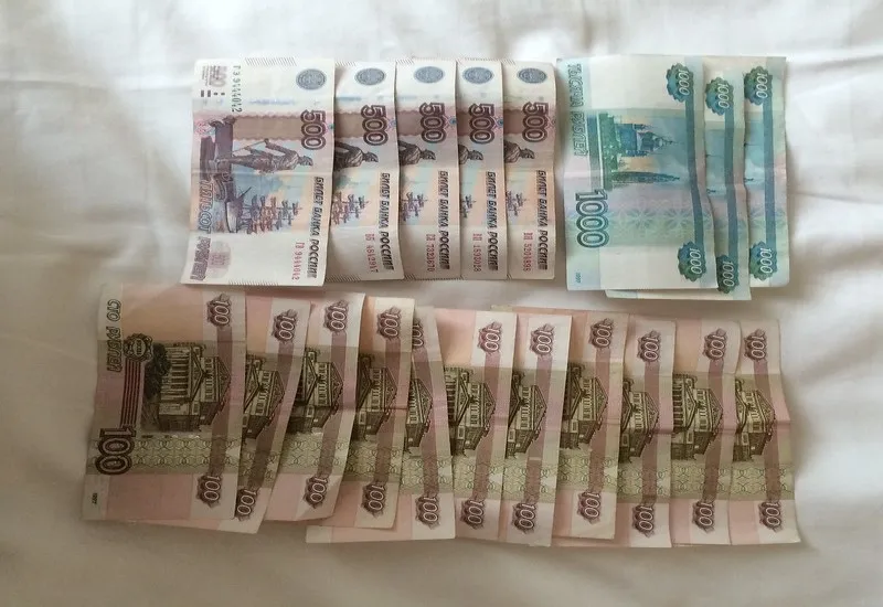 Moskwa | W obiegu funkcjonują banknoty o nominałach: 5, 10, 50, 100, 500, 1000 oraz 5000 rubli Moskwa | W obiegu funkcjonują banknoty o nominałach: 5, 10, 50, 100, 500, 1000 oraz 5000 rubli