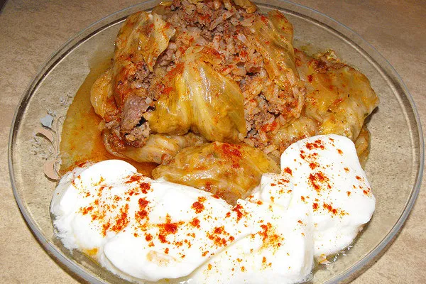 Chorwacja | Nazwa „sarma” pochodzi od tureckiego słowa „sarmak”, czyli „otoczyć