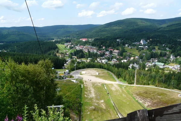Harrachov | Widok ze schodów prowadzących na mamucią skocznię Harrachov | Widok ze schodów prowadzących na mamucią skocznię