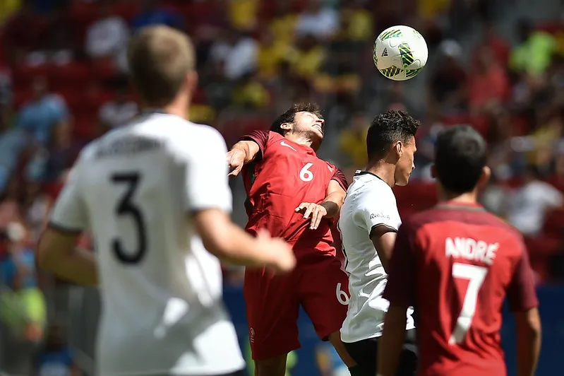 Dubaj | Tradycyjnym sportem o długiej historii są w Dubaju również wyścigi wielbłądów Dubaj | Tradycyjnym sportem o długiej historii są w Dubaju również wyścigi wielbłądów