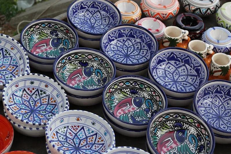Tunezja | Stoisko z ręcznie malowaną ceramiką