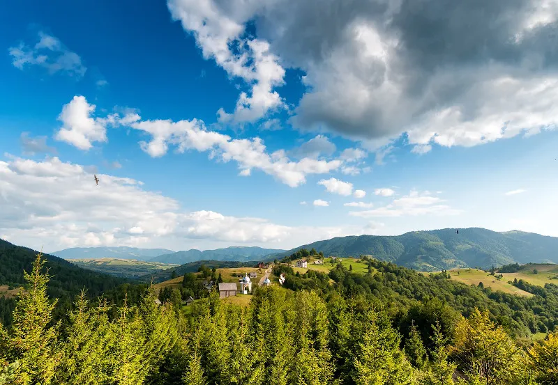 Widok na Karpaty ukraińskie Widok na Karpaty ukraińskie