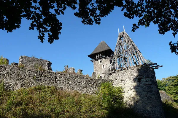 Ukraina | Kamienny zamek na miejscu wcześniejszych drewnianych umocnień wzniesiono w XIII wieku Ukraina | Kamienny zamek na miejscu wcześniejszych drewnianych umocnień wzniesiono w XIII wieku
