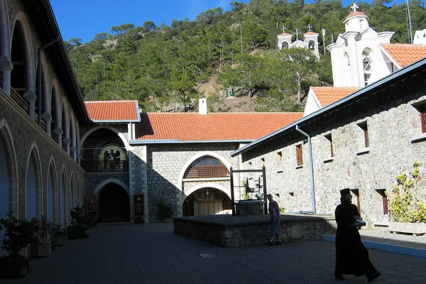Cypr | Z produkcji zivanii słynie m. in. położony w górach Troodos, Klasztor Kykkos